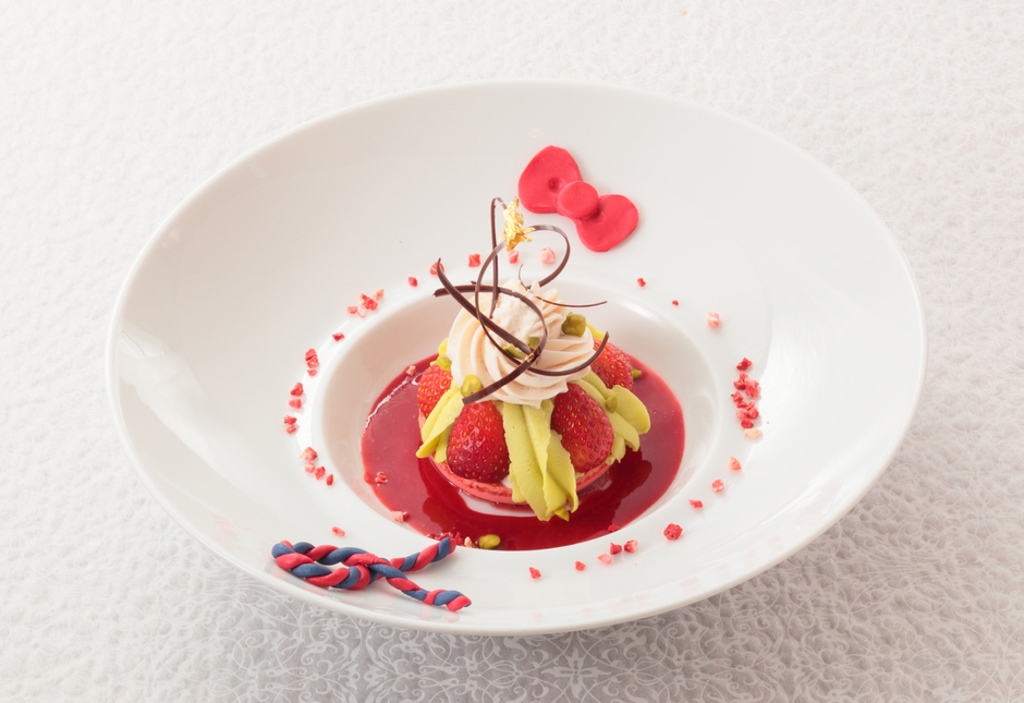 デザートセット　メリーゴーラウンド ～苺のマカロンに乗って～