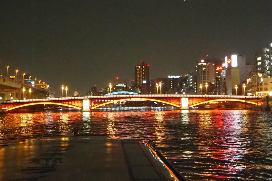 ライトアップされた橋