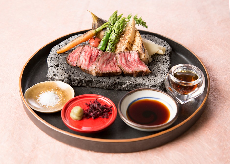 「青森 田子牛リブロースの石焼き」