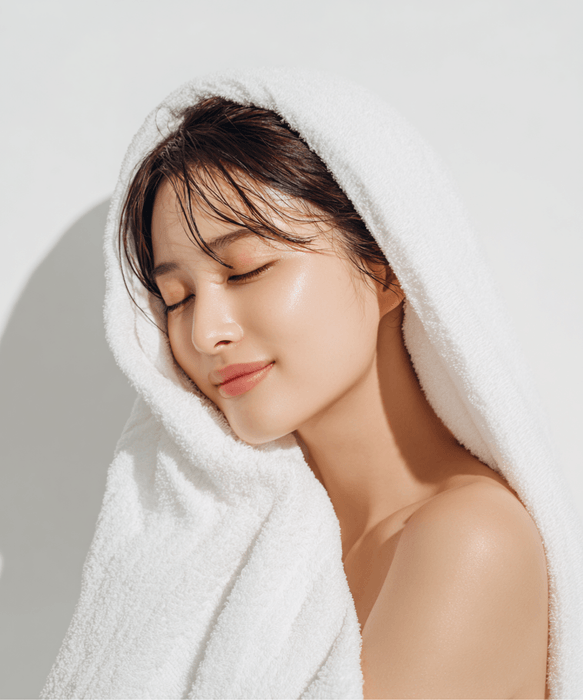 タオルに包まれた女性