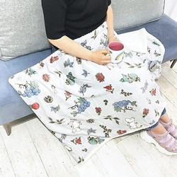 ムーミンのナチュラルデザインがおしゃれなもこもこブランケット！膝掛け、ケープ、巻きスカートの3WAYで使用できる便利品。