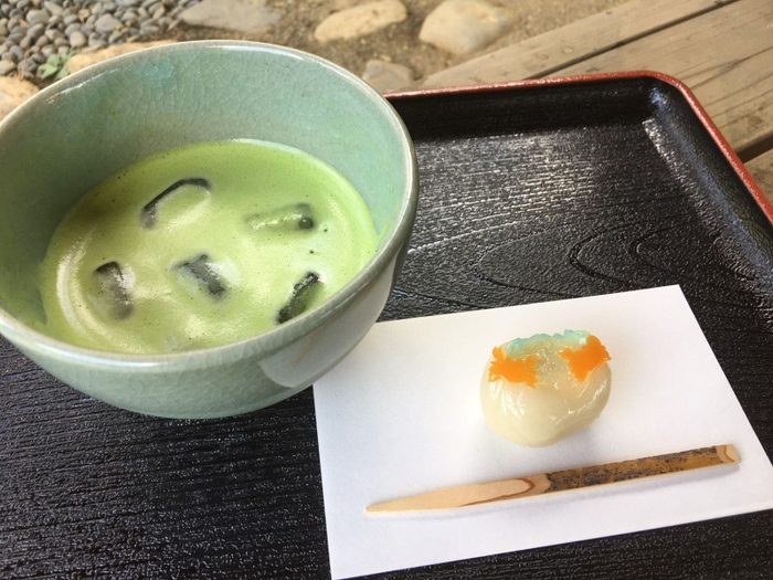 冷抹茶と和菓子のセット