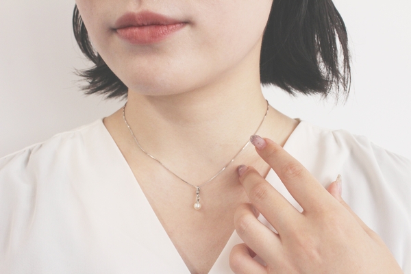 チェーンにつけて可愛らしいパールネックレスとしても!