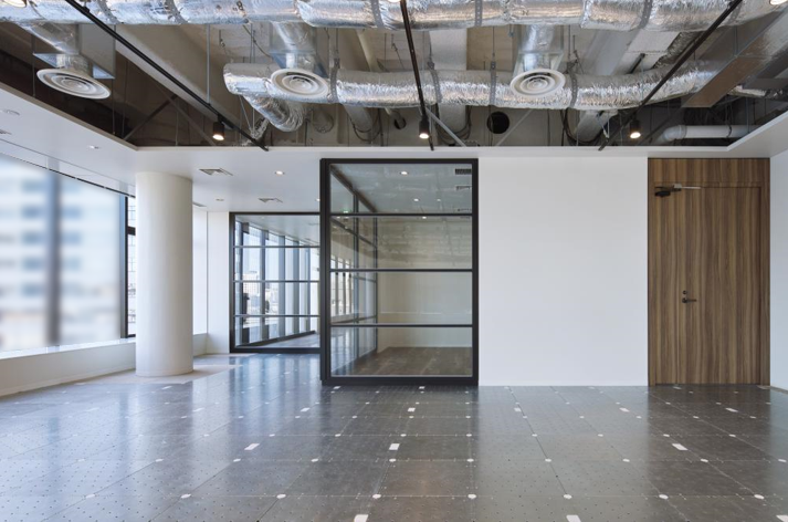 会議室付きで文句なしの良区画◎湾岸エリアに佇む視認性抜群のオフィスフロア募集のお知らせ