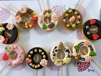 「手話で繋がる農福連携」のココトモファームが、障がい児者家族の交流支援
米粉バウム「縁バウム」デコレーション体験イベントを開催報告