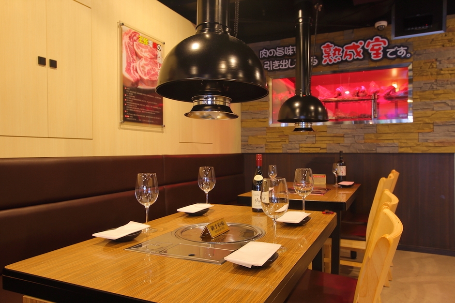 熟成肉専門店ヨプの王豚塩焼 新大久保本店(内観)