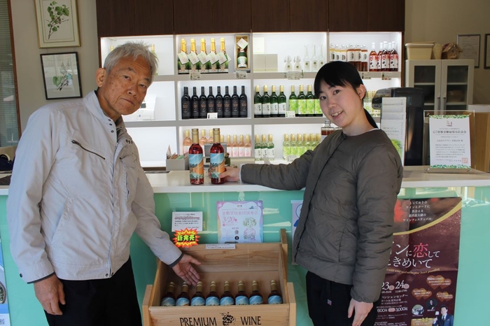 「いい感じにできあがった」と語る岩瀬代表取締役(左)と宗海さん(右)