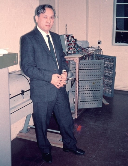 石黒 鎮雄(1969年撮影、英国国立海洋研究所にて) ※ この写真は、日本海洋学会の許諾を受け、光易(2017),JOSニュースレター,7(1), p5より引用しました。