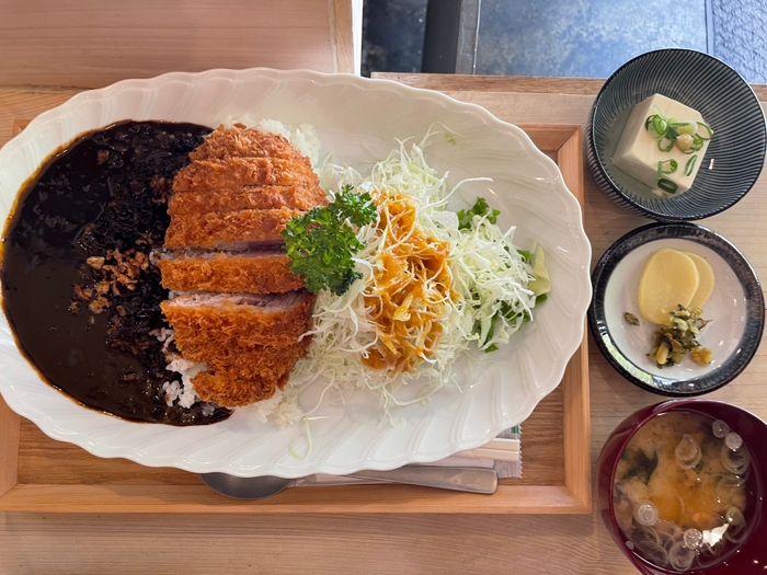 熟成とんかつ黒カレー　