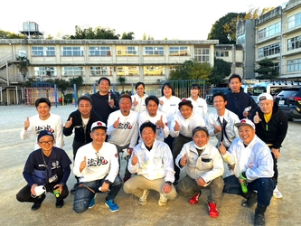 【柏市立逆井小】29年越しの恩返し　 卒業生の塗装職人が母校の遊具を塗り替え　 「塗り替えとは」を児童へ伝える