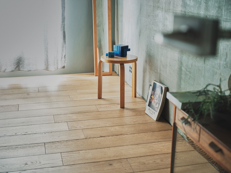 荒々しいコンクリートとも柔らかく調和する