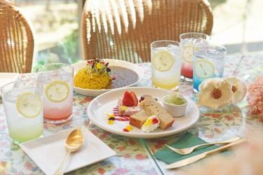 『魔法使いの約束』×FLOWERS BAKE & ICE CREAM コラボカフェを 6月17日（月）から期間限定で開催決定！