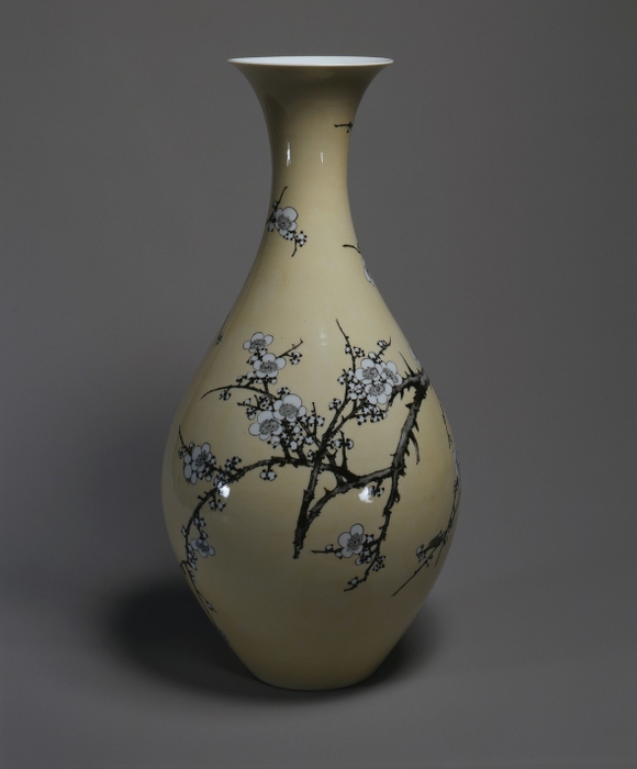 重要文化財 黄釉銹絵梅樹図大瓶 初代宮川香山作 明治25年(1892) 東京国立博物館蔵