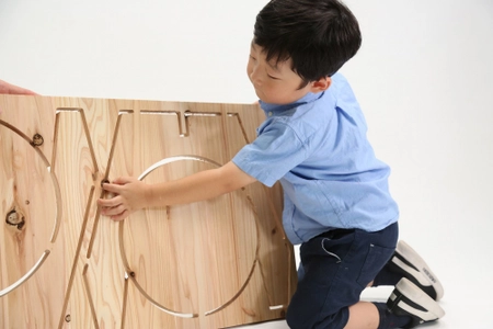 ジブンで作るプラモデルの様な木の家具『木it(キット)』 カンタン手作り家具キットを使って親子でDIYに挑戦！