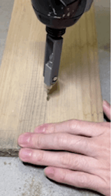 GIF:非推奨だが右回転させながらの穴あけも可能