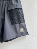 「AIR GRID-MESH SHORTS」：Gray
