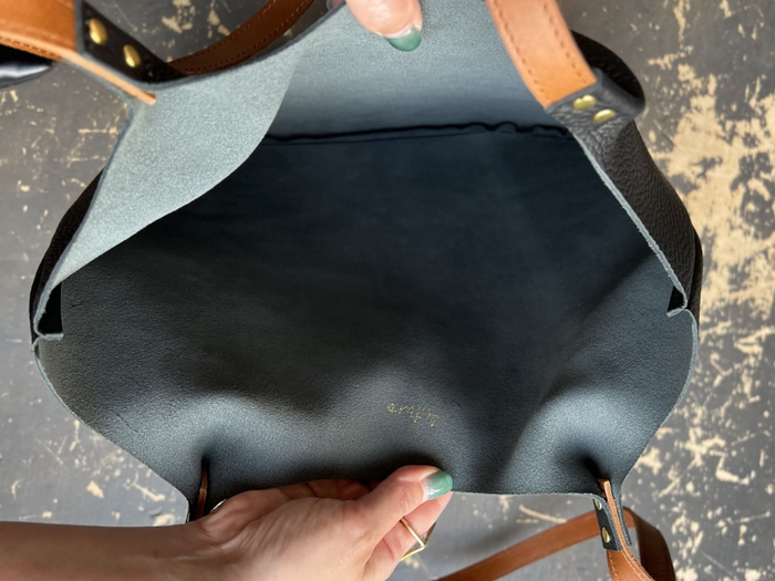 オールレザーで仕上げています