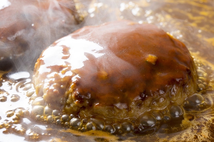 肉汁たっぷりハンバーグ!