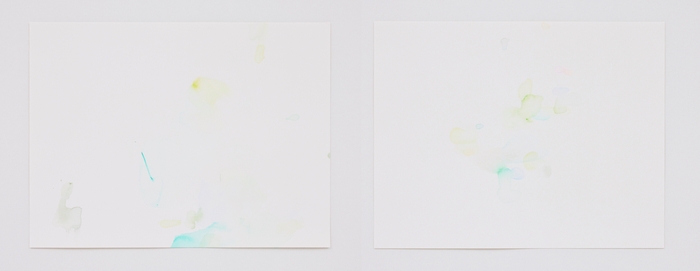 内藤礼『color beginning』2021年 紙にアクリル絵具 (C)Courtesy of Taka Ishii Gallery