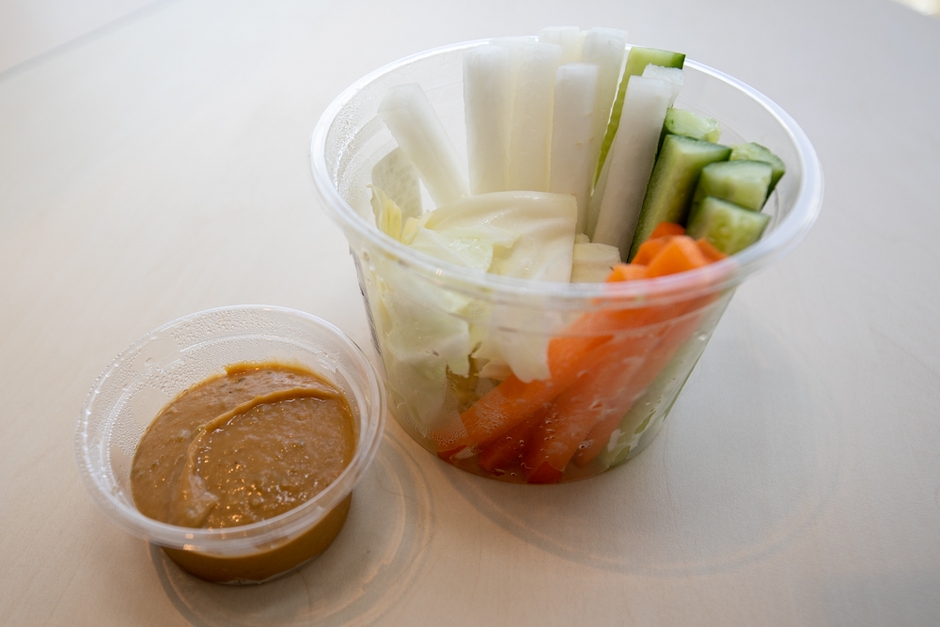 「野菜スティック 大盛り 青唐辛子味噌マヨネーズ」370円 (税込399.60円)