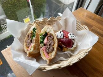 【業界初】こぼれないグルメハンバーガーとは⁉　「ぱんだっふるCAFE」が鎌倉にオープン！！