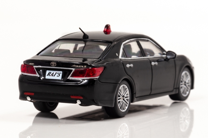 交通覆面車両(黒):右後