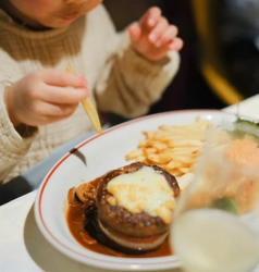 2022年度版名門料理100選に選出された東中野の本格フレンチ店が “1周年” 毎週日曜日のランチとディナーは子供連れで楽しめる！ ～ご家族皆でお祝いを！そんな想いを実現しました～