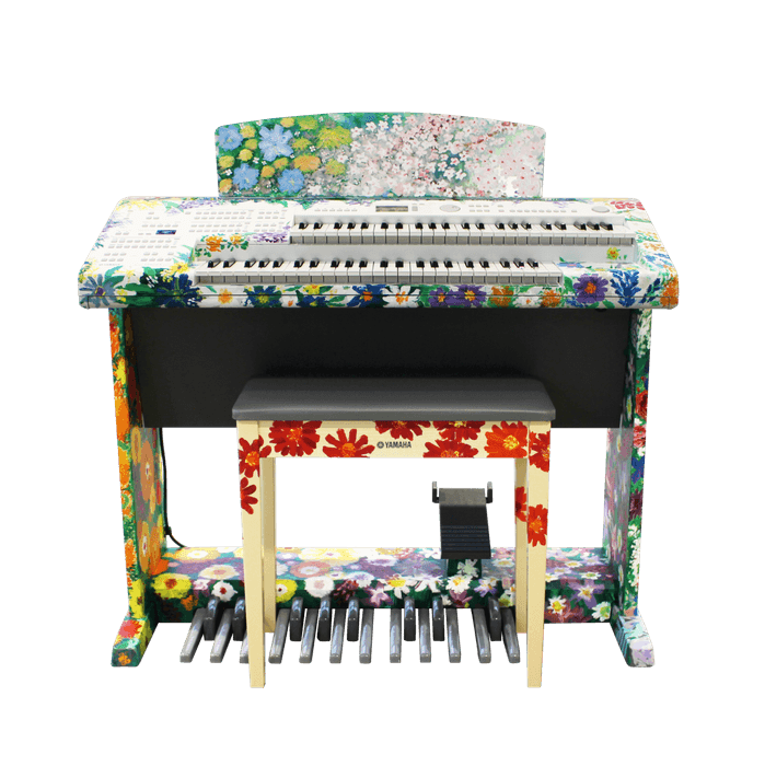 カラフルにペイントしたヤマハ「エレクトーン」