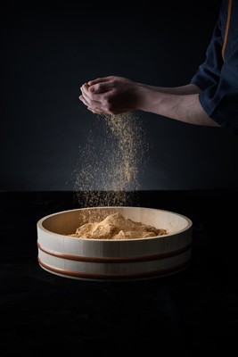 ほかにはない弾力とのどごしの良さ、 こだわりのきな粉の風味を味わっていただきたいわらび餅