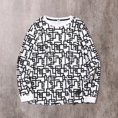 総柄Tシャツ¥12,100（税込）