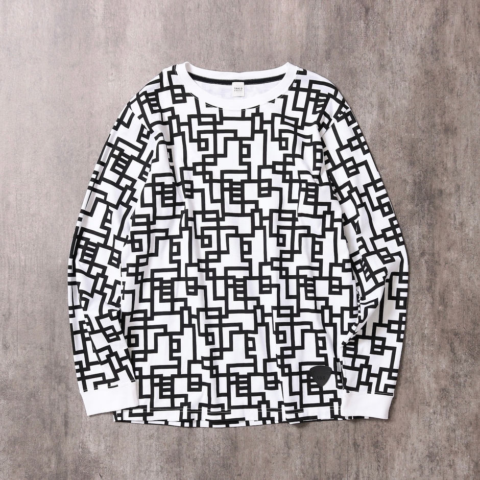 総柄Tシャツ¥12,100(税込)