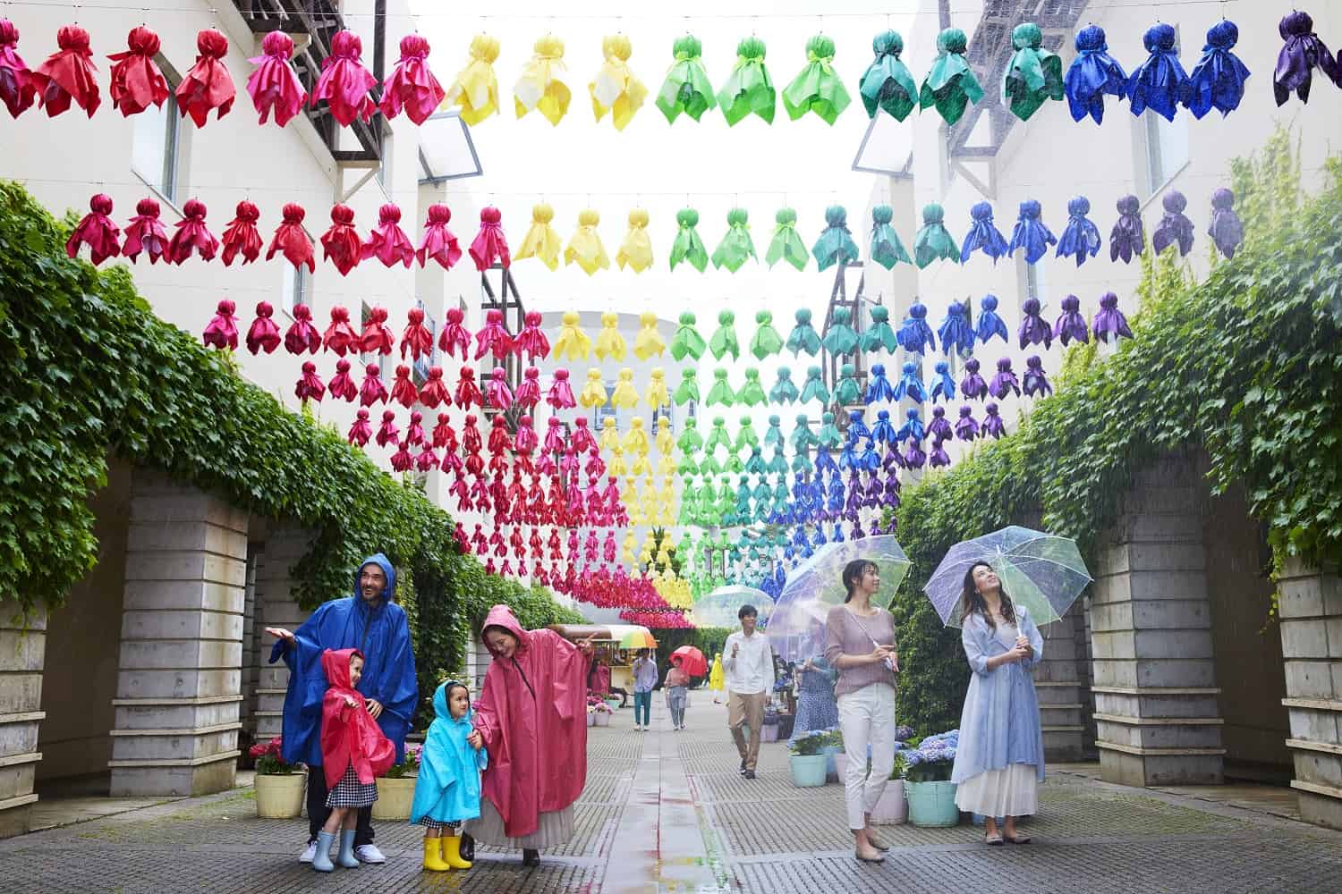 【リゾナーレ八ヶ岳】ピーマン通りに1,500個の親子ふれふれ坊主が登場！雨を楽しむイベント「八ヶ岳ふれふれスカイ」開催｜期間：2022年6月1日～7月10日