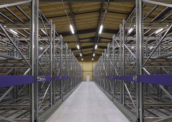 第3物流倉庫　移動ラック