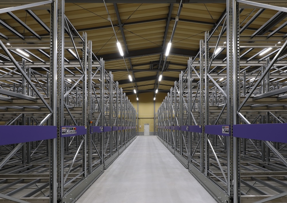 第3物流倉庫 移動ラック