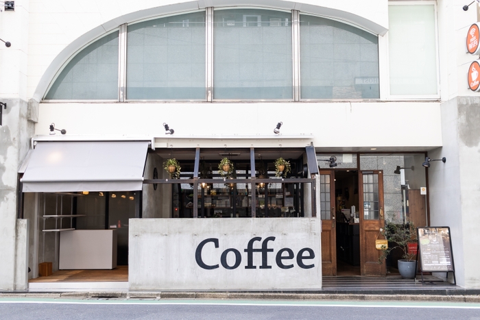 Coffeeが目印！お洒落な外観