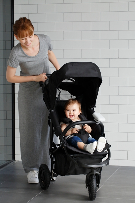 ベビーホッパー「ベビーカー&ベビーキャリア用ポータブル扇風機」使用イメージ 1