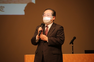 昨年度の公開シンポジウムの様子(四天王寺大学須原学長)