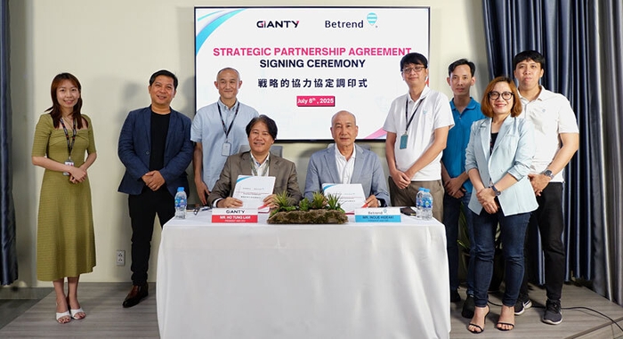 ベトナム ホーチミンでの業務提携調印式の様子