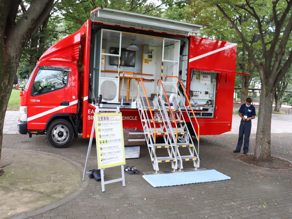 起震車（過去の様子）