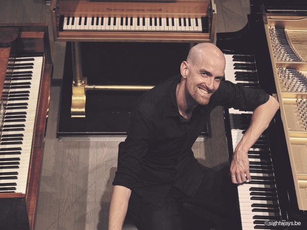 アンソニー・ロマニウク　Anthony Romaniuk