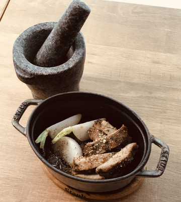 ハニーマスタードポークのSTAUB焼き 990円