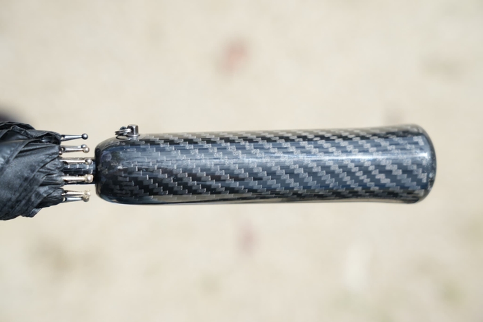 カーボンファイバーの光沢