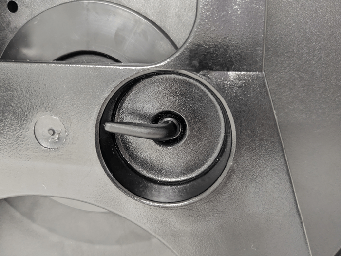 イージーロバストケーブル背面の回転防止ストッパー