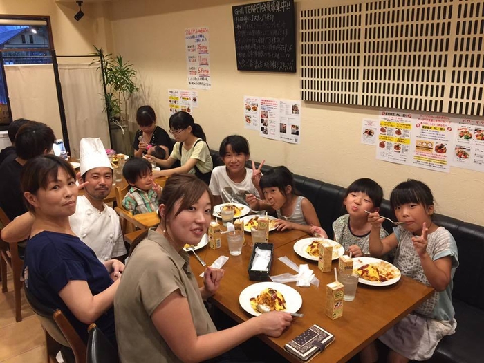 大勢でワイワイ食べるご飯の楽しさ