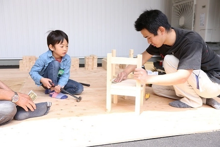 創業134年の永井建設が地元の幼稚園に恩返し　 建築端材等で子供が遊べるミニキッチンをプレゼント！