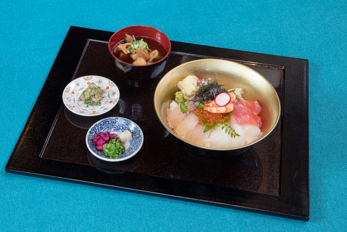 ▲「宴の海鮮丼」※日により魚介類の種類は変わります