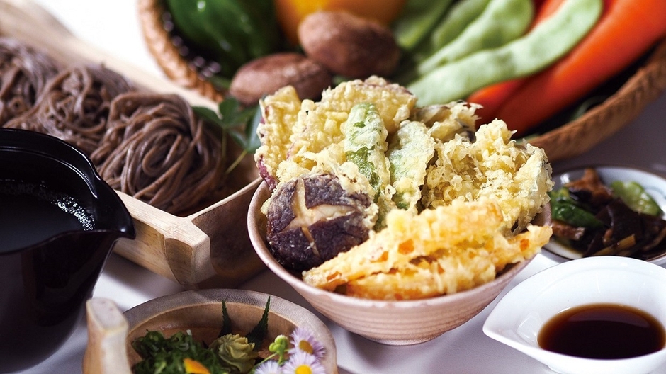 床瀬そば「秋野菜の二度うま天丼セット(1,700円)」二度うま前