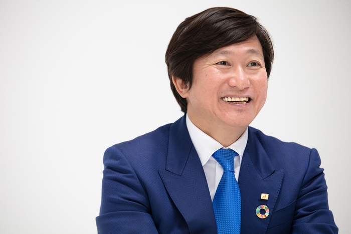 「SUPER CEO」表紙インタビューNo.55:ネクシィーズグループ・近藤代表