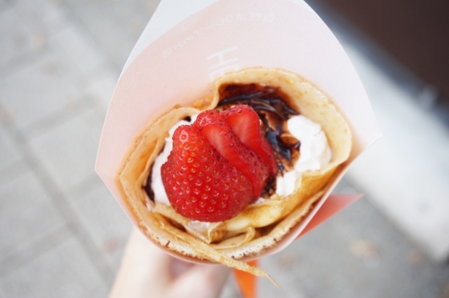 いちごクレープ