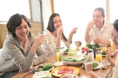 ABCクッキングスタジオとNTTドコモが共同で実証実験　 冷蔵庫内の食材をつぶやくだけで最適なレシピ提案！ AI技術“献立チャットボット”をトライアル提供開始